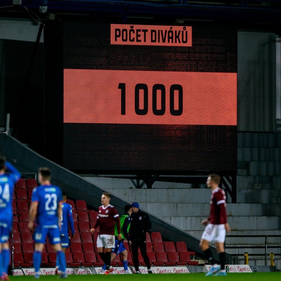 Ani v pondělí bohužel nebylo i přes enormní snahu vedení AC Sparta Praha rozhodnuto o udělení výjimky pro pořádání zápasu s Partizanem se zaplněním poloviny kapacity stadionu. Klub tedy utkání připravuje v režimu “1000” a v úterý bude do prodeje uvolněna kapacita vstupenek pro fanoušky (500 míst). Tyto lístky budou určeny pro permanentkáře a členy Sparta Clubu. V případě, že by klubu byla výjimka nakonec udělena, do prodeje by byly uvolněny další vstupenky.
Více informací k prodeji vstupenek na Partizan najdete brzy na www.sparta.cz.